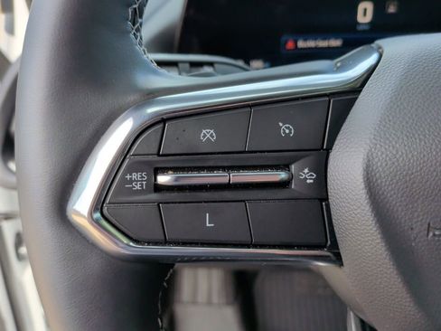 Used 2025 Chevrolet Traverse LT w/ Driver Confidence Package image 17