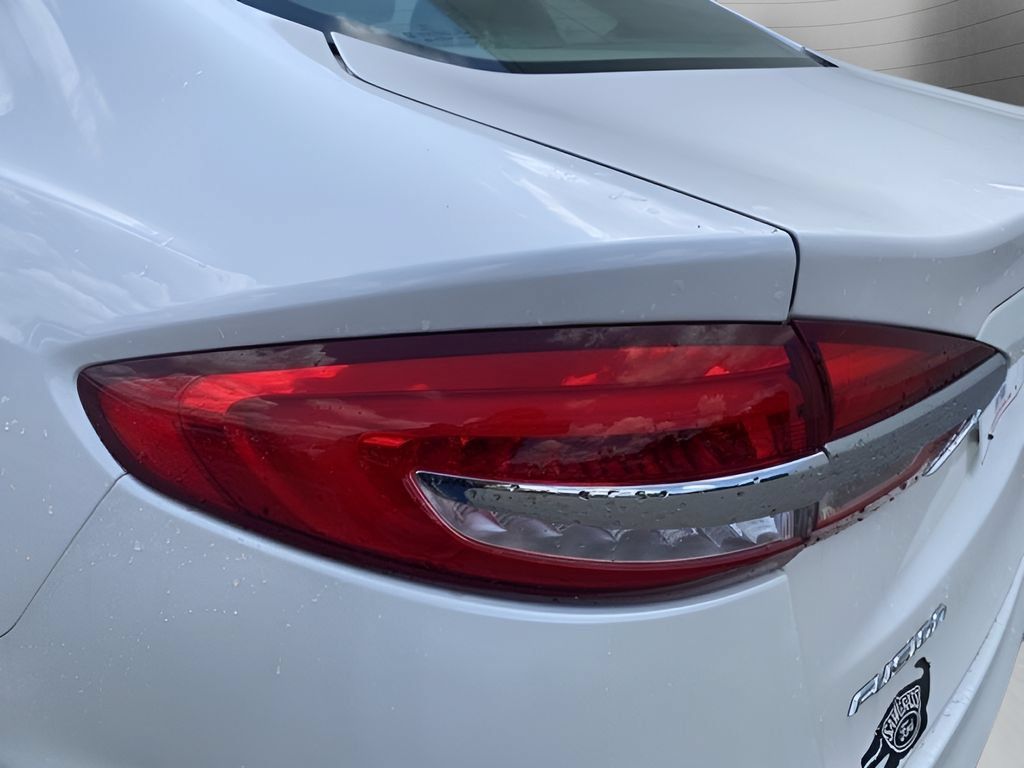 Used 2019 Ford Fusion SEL FWD image 25