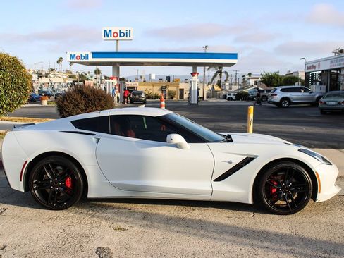 Used 2019 Chevrolet Corvette Stingray Coupe w/ 1LT RWD image 42