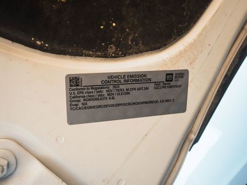 Used 2024 Chevrolet Silverado 2500 LTZ w/ LTZ Convenience Package image 26