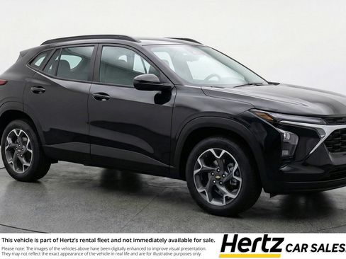 Used 2025 Chevrolet Trax LT image 1