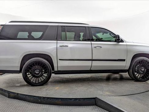 Used 2016 Cadillac Escalade ESV Premium image 9