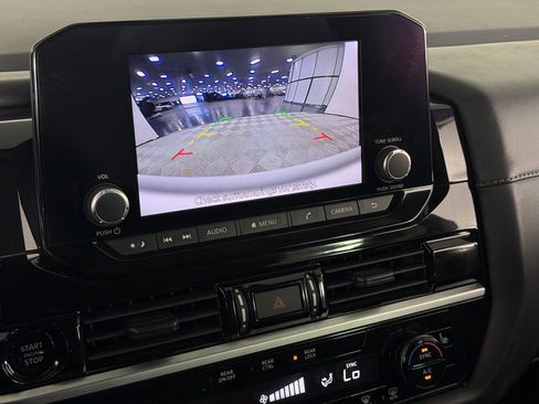 Used 2025 Nissan Pathfinder SV FWD image 18