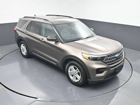 Used 2021 Ford Explorer XLT RWD image 38