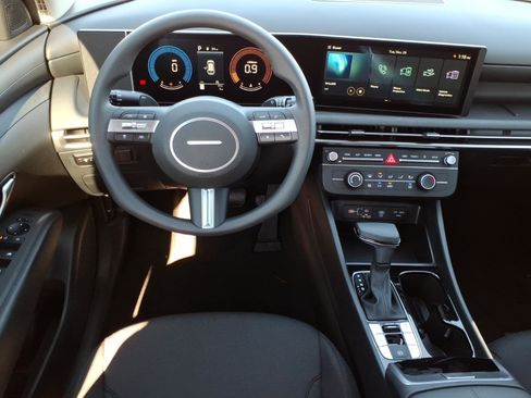 New 2026 Hyundai Tucson SE image 8