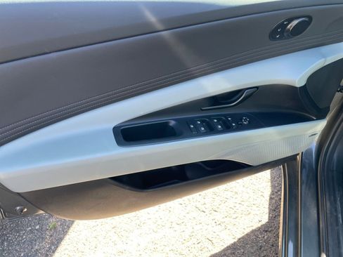 Used 2025 Hyundai Elantra Limited image 18