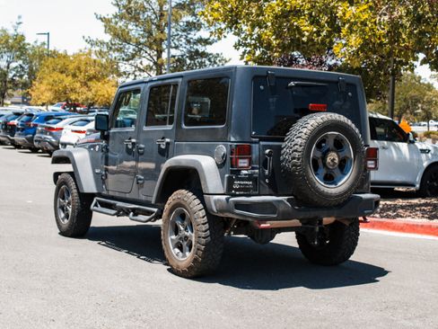 Used 2017 Jeep Wrangler Unlimited Rubicon AWD/4WD image 7
