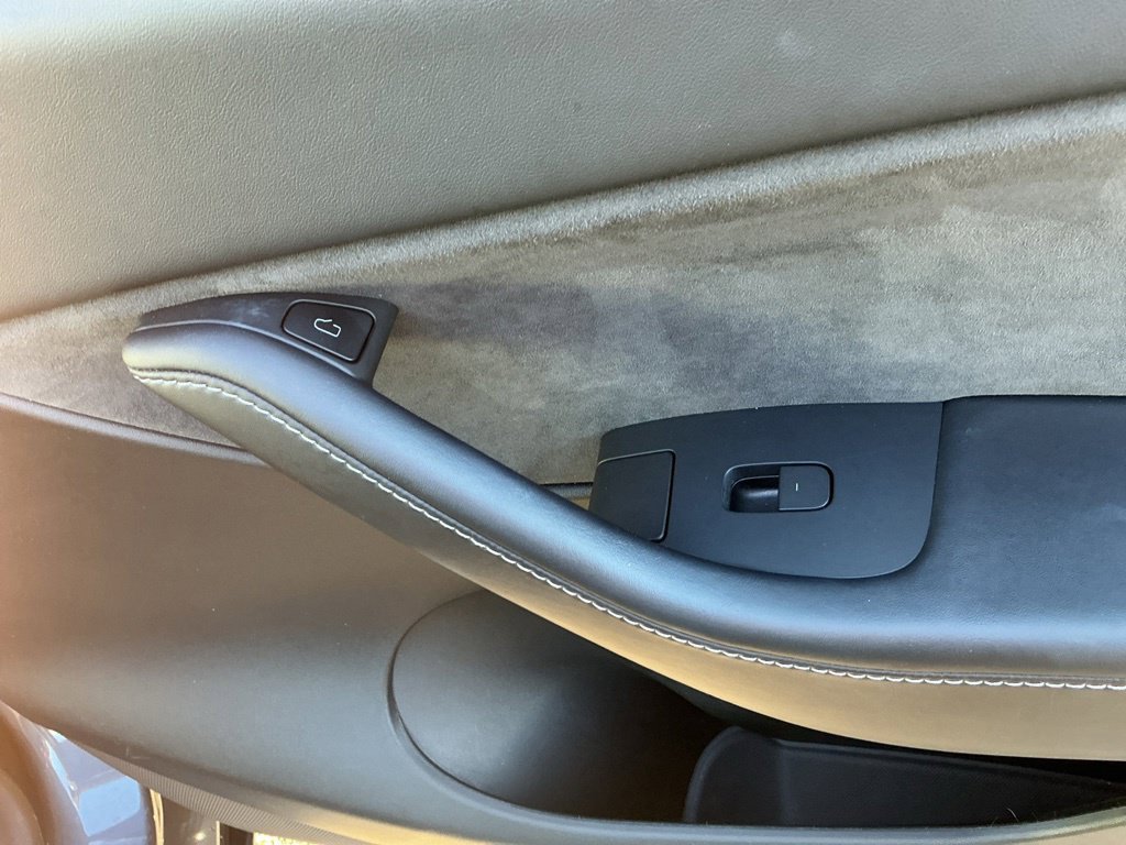 Used 2022 Tesla Model Y Long Range AWD/4WD image 25