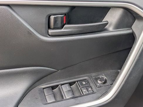 Used 2021 Toyota RAV4 LE FWD image 22