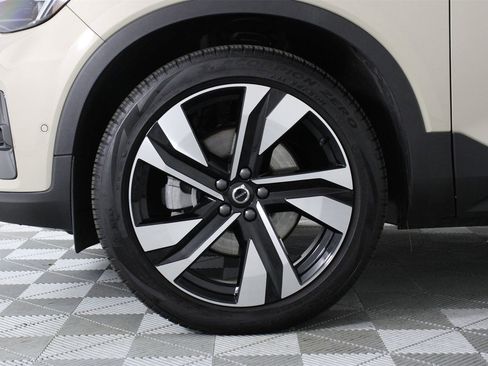 Used 2026 Volvo XC40 B5 Ultra w/ Climate Package image 28