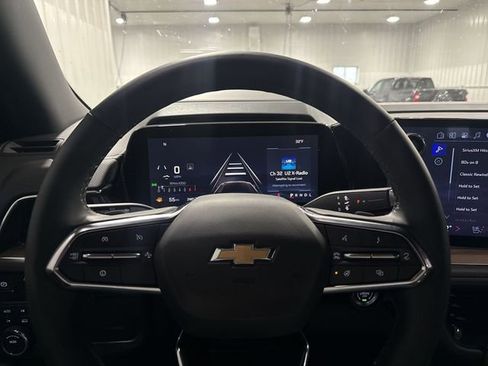 Used 2025 Chevrolet Suburban High Country image 14