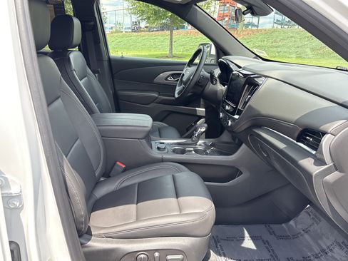 Used 2023 Chevrolet Traverse LT AWD/4WD image 24