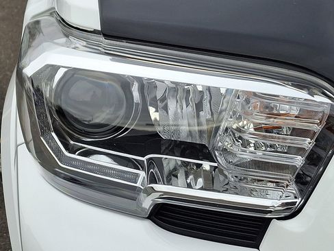 Certified 2020 Toyota Tacoma TRD Sport image 9