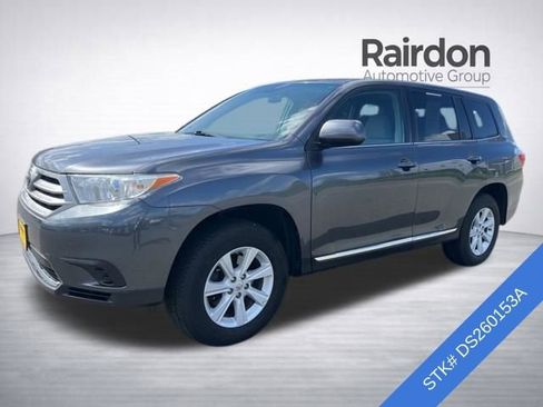 Used 2013 Toyota Highlander 4WD w/ Cold Weather Pkg image 3