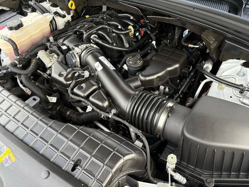 Used 2023 Jeep Grand Cherokee Limited w/ Black Appearance Package image 13