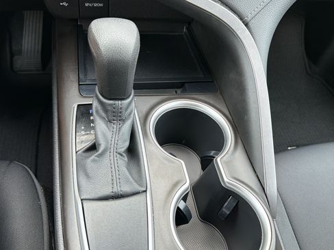 Used 2021 Toyota Camry LE w/ Carpet Mat Package (TMS) FWD image 19