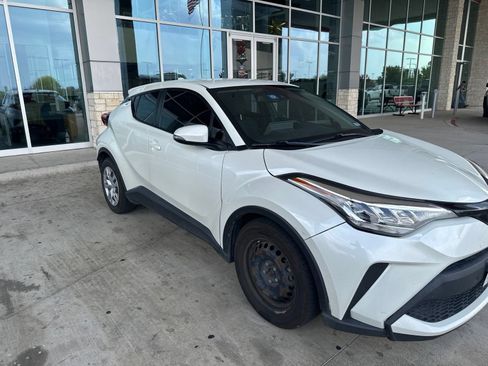 Used 2020 Toyota C-HR LE FWD image 23