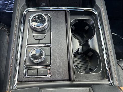 Certified 2024 Ford Expedition Max Platinum image 25