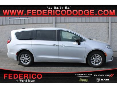 Used 2024 Chrysler Pacifica Touring-L