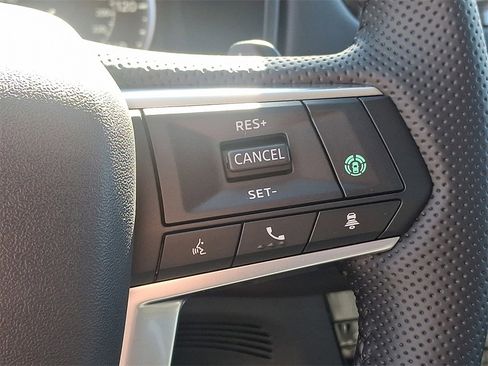 New 2025 Mitsubishi Outlander SE image 11