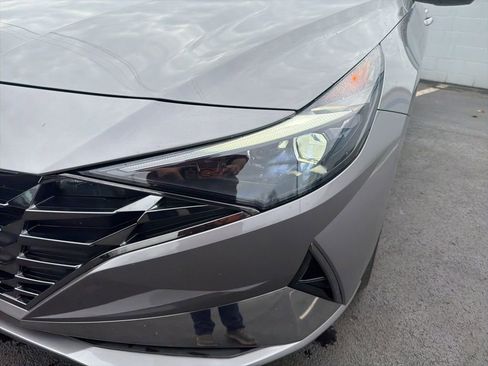 Used 2021 Hyundai Elantra Limited w/ Cargo Package image 9