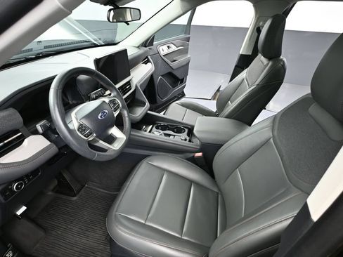 Used 2025 Ford Explorer Active w/ Active Comfort Package AWD/4WD image 21