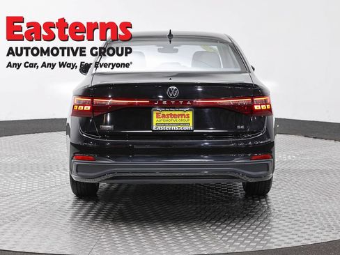 Used 2025 Volkswagen Jetta SE FWD image 6