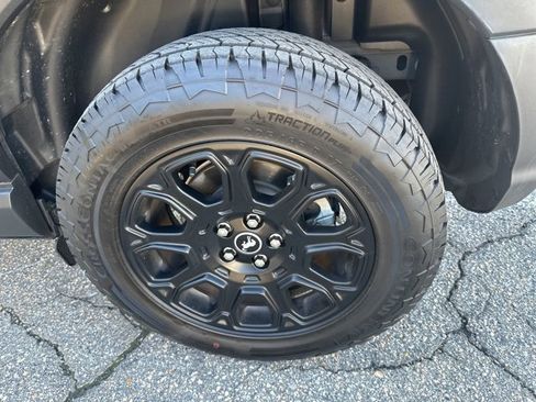 Used 2025 Ford Bronco Sport Badlands image 13