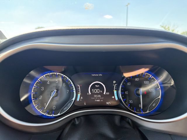 Used 2023 Chrysler Pacifica Touring-L FWD image 29