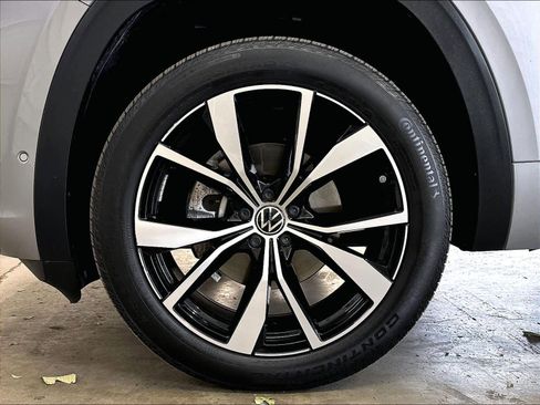 Used 2024 Volkswagen Atlas SEL Premium R-Line AWD/4WD image 37