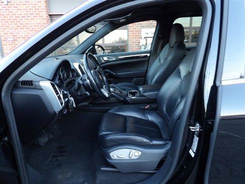 Used 2016 Porsche Cayenne image 29