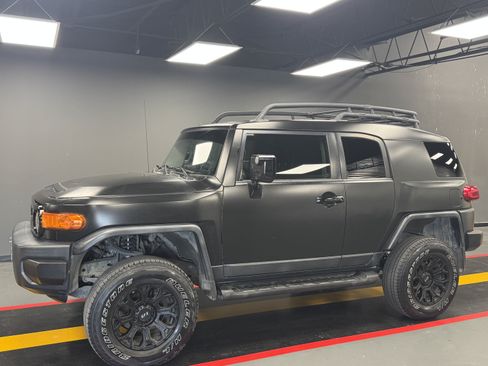 Used 2008 Toyota FJ Cruiser 2WD w/ Upgrade Pkg 2 image 2