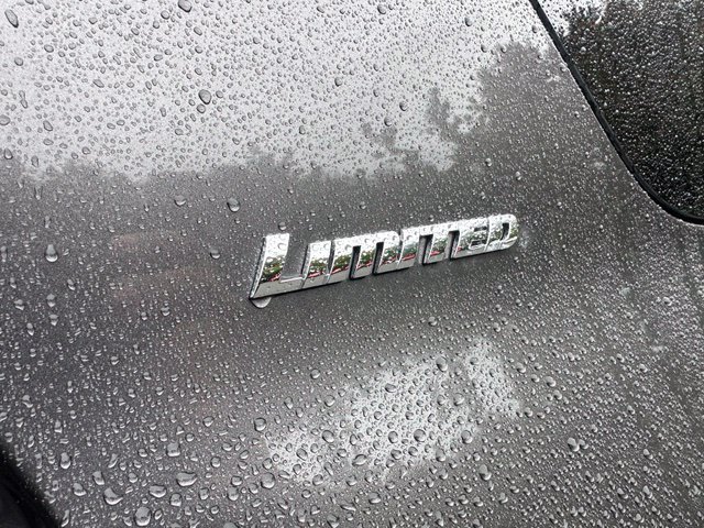 Used 2018 Toyota 4Runner Limited AWD/4WD image 18