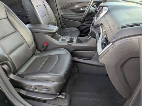 Used 2024 GMC Terrain SLT image 29
