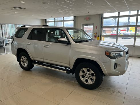 Used 2019 Toyota 4Runner SR5 AWD/4WD image 1