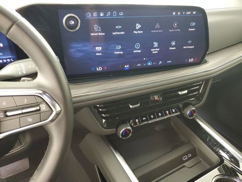 Used 2025 Chevrolet Suburban LS image 17