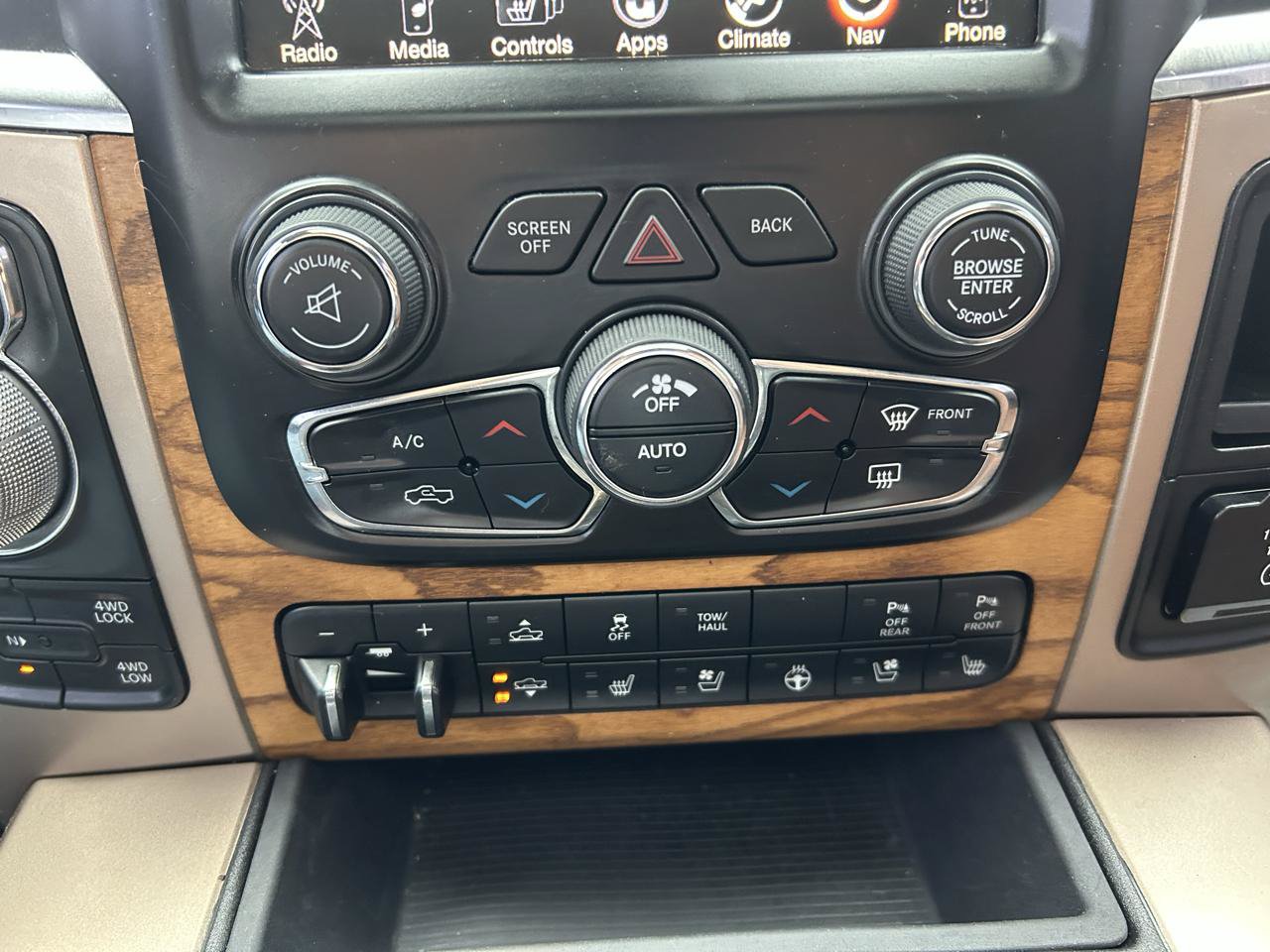 Used 2016 RAM 1500 Laramie Longhorn w/ Convenience Group AWD/4WD image 26