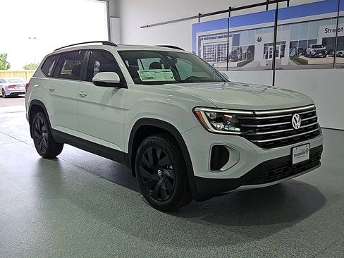 New 2026 Volkswagen Atlas SE FWD image 2