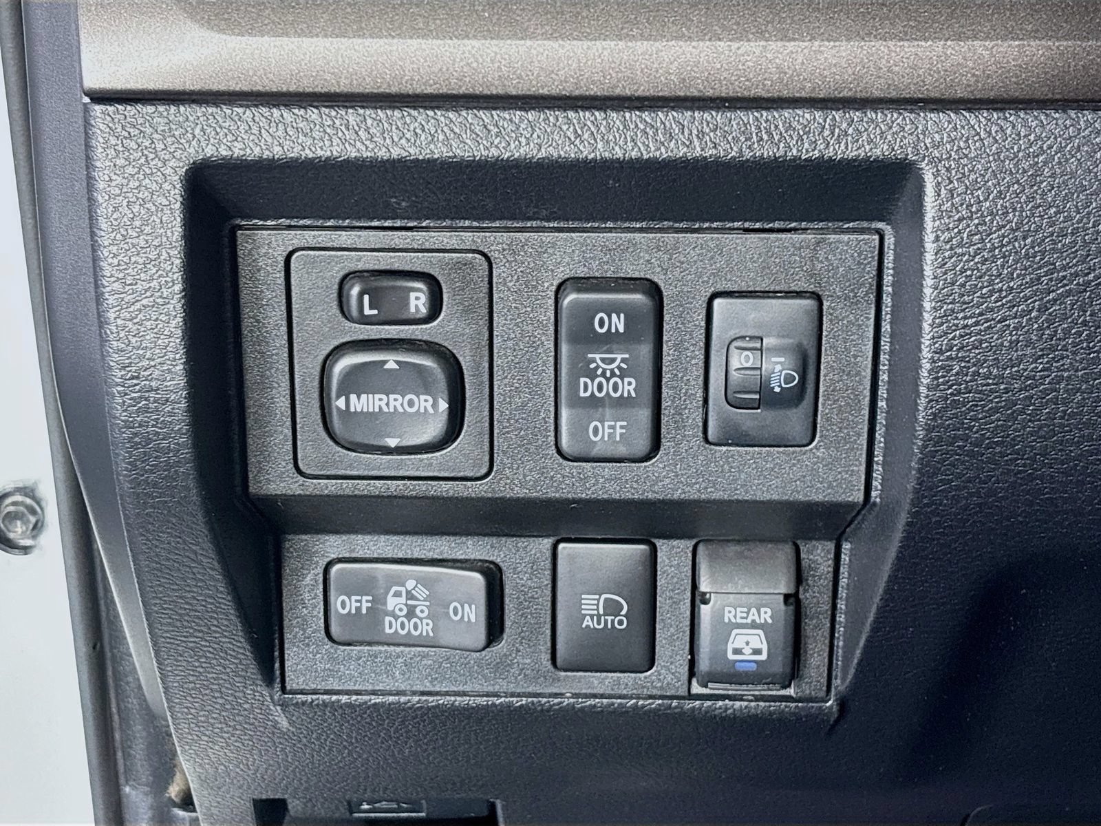 Used 2020 Toyota Tundra SR5 w/ SR5 Leather Package AWD/4WD image 10