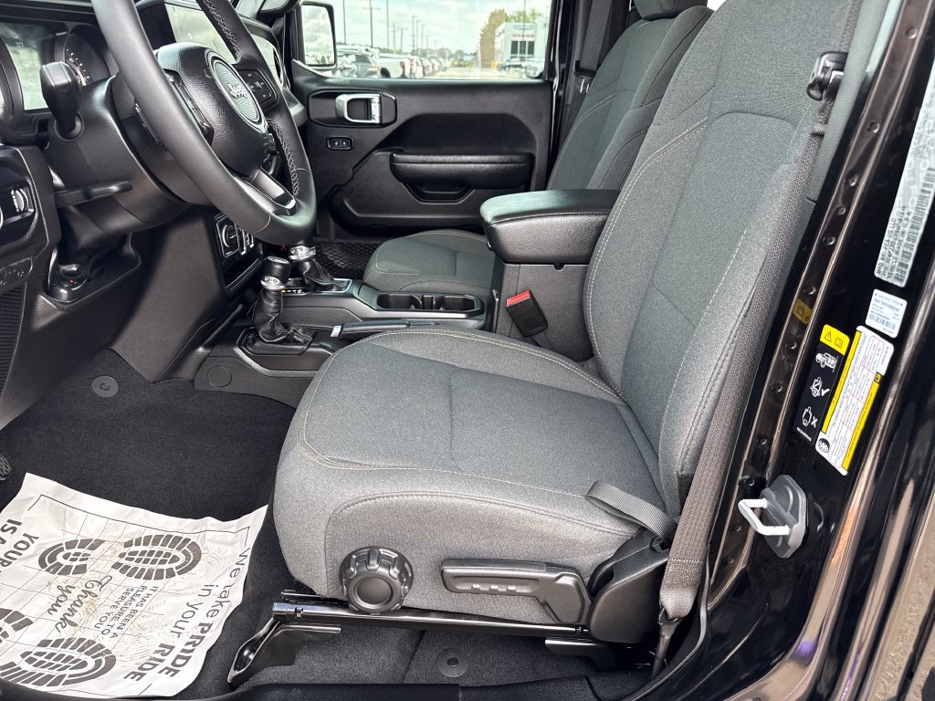 Used 2025 Jeep Wrangler Unlimited Sport AWD/4WD image 9