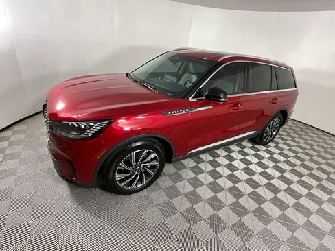 Used 2025 Lincoln Aviator 2WD image 9