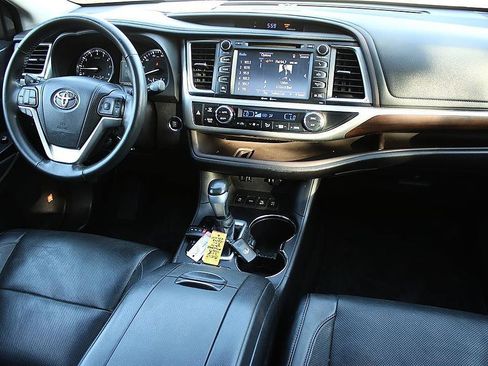 Used 2015 Toyota Highlander Limited AWD/4WD image 19