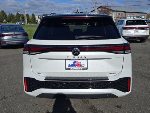 New 2026 Volkswagen Tiguan SE R-Line AWD/4WD image 4