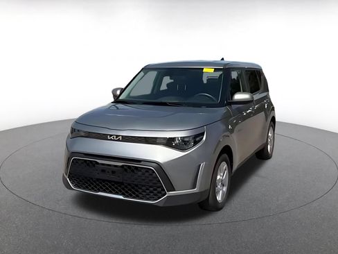 Used 2025 Kia Soul LX w/ LX Technology Package FWD image 6