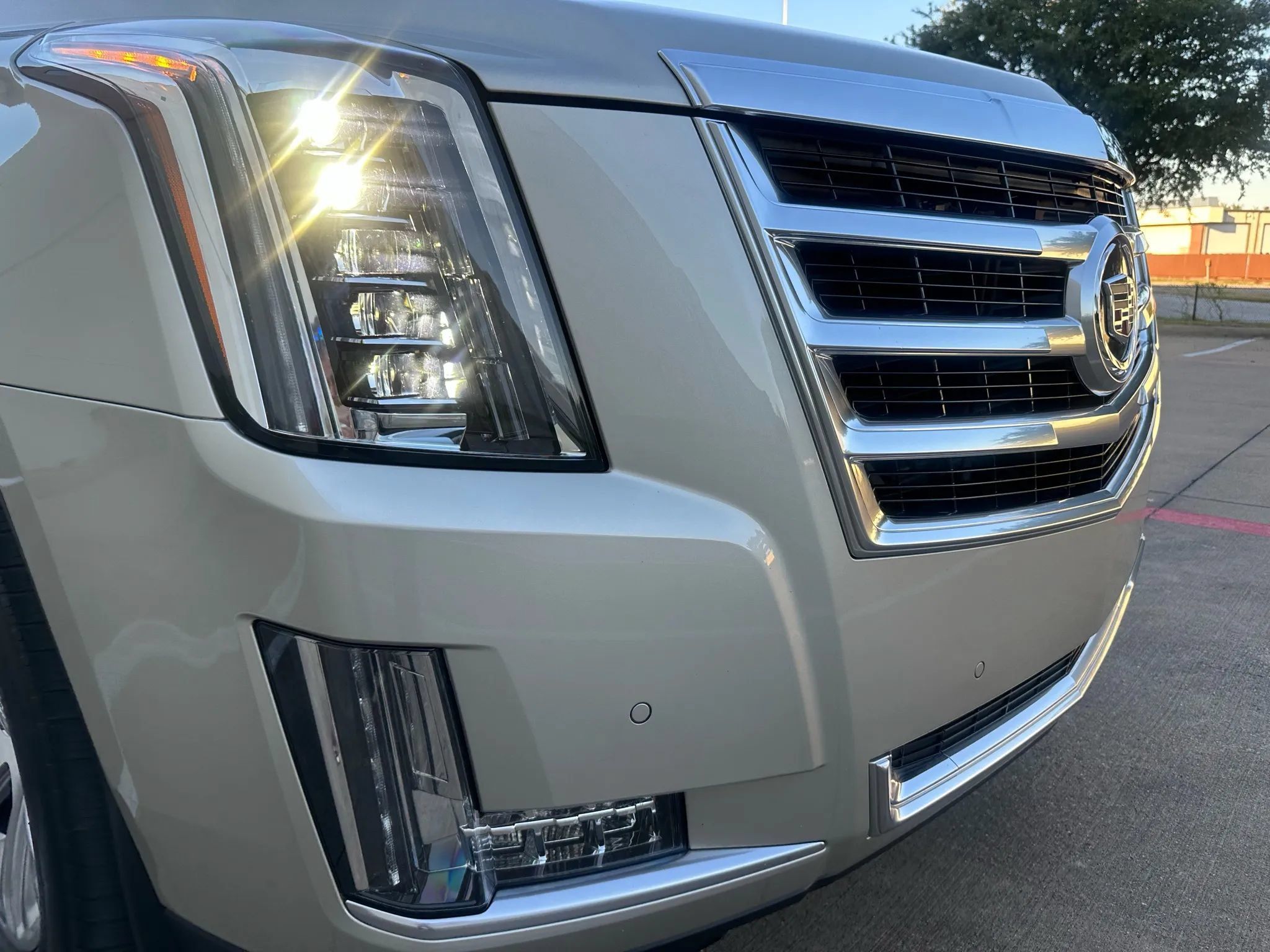 Used 2015 Cadillac Escalade Luxury AWD/4WD image 6