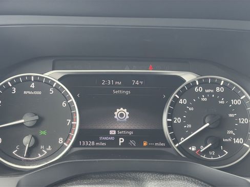 Used 2025 Nissan Pathfinder S FWD image 18