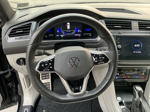 Used 2022 Volkswagen Tiguan SE R-Line AWD/4WD image 14