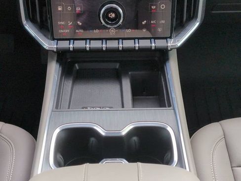Used 2026 GMC Acadia Elevation w/ Super Cruise Package FWD image 18