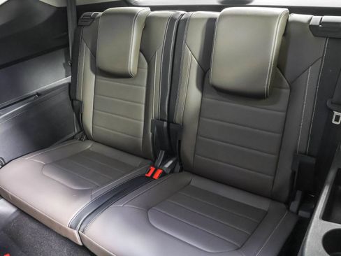 Used 2024 Volkswagen Atlas SEL AWD/4WD image 38