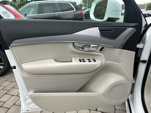 Used 2023 Volvo XC90 B5 Core w/ Climate Package AWD/4WD image 8